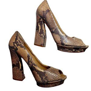 BCBGMAXAZRIA Dahlia Leather Heels. Size 8.5B